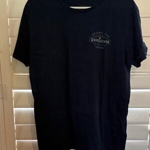 Quiksilver Women’s  Navy Tee Size large item #203
